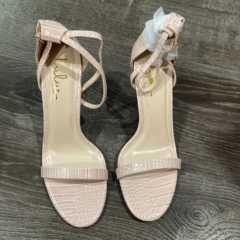 Women’s heals size 11